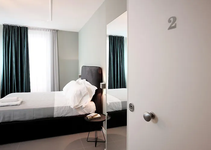 Bed & Breakfast B&bari, Via Cairoli - Le Di Aurelia 4*