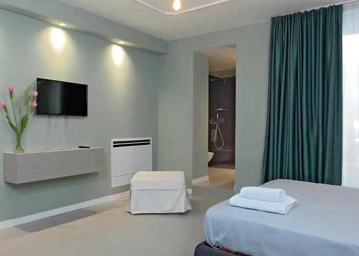 B&bari, Via Cairoli - Le Di Aurelia Bed & Breakfast 4*